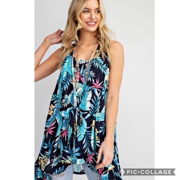 Blu Trends Tops - Floral Oversized Top w/Shark Bite Sides